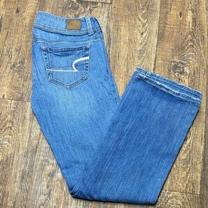 American Eagle Outfitters size 2  Classic‎ Blue Straight Leg Jeans stretch comfy